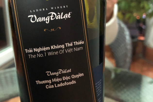 Vietnamesischer Wein in Hanoi getrunken